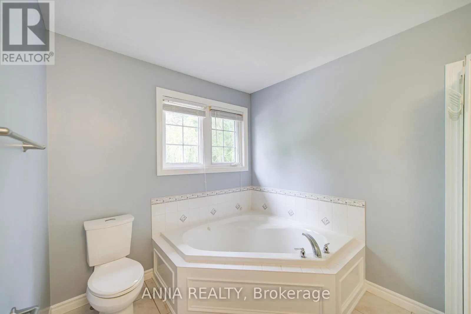 10 THISTLEDOWN CRESCENT