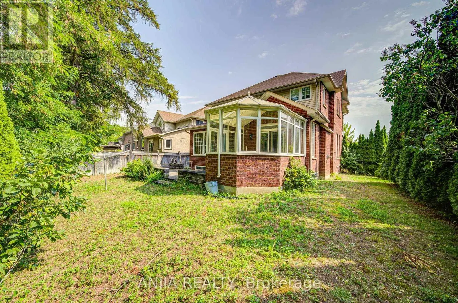 10 THISTLEDOWN CRESCENT