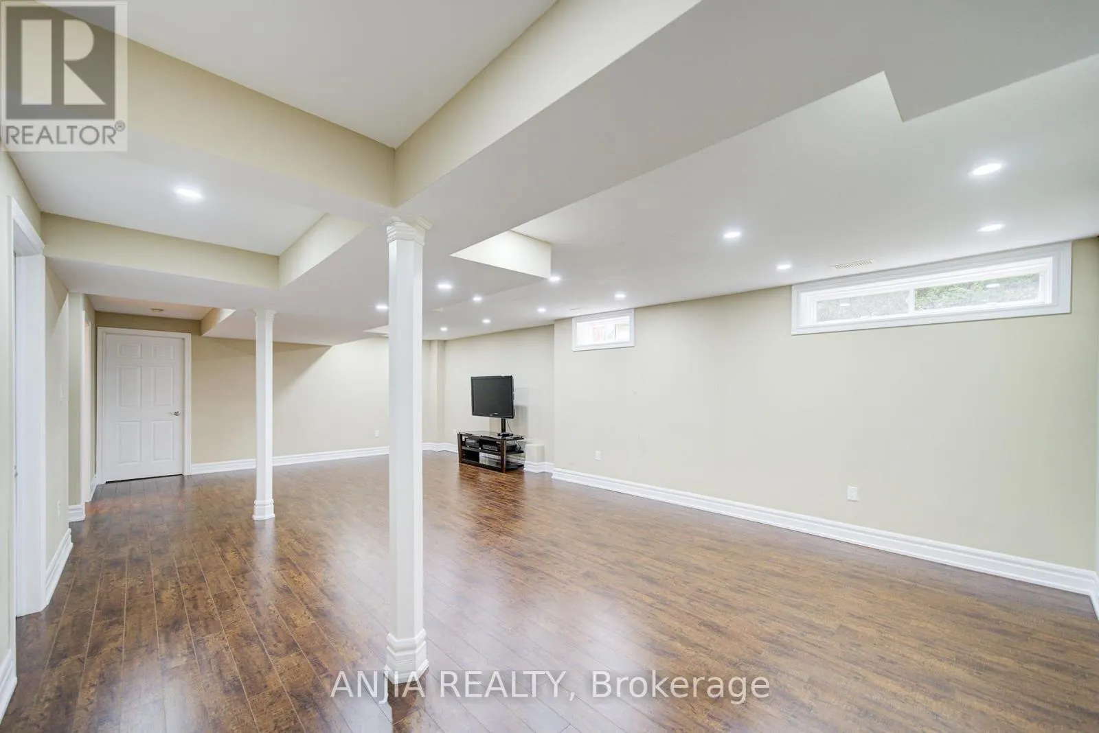 10 THISTLEDOWN CRESCENT
