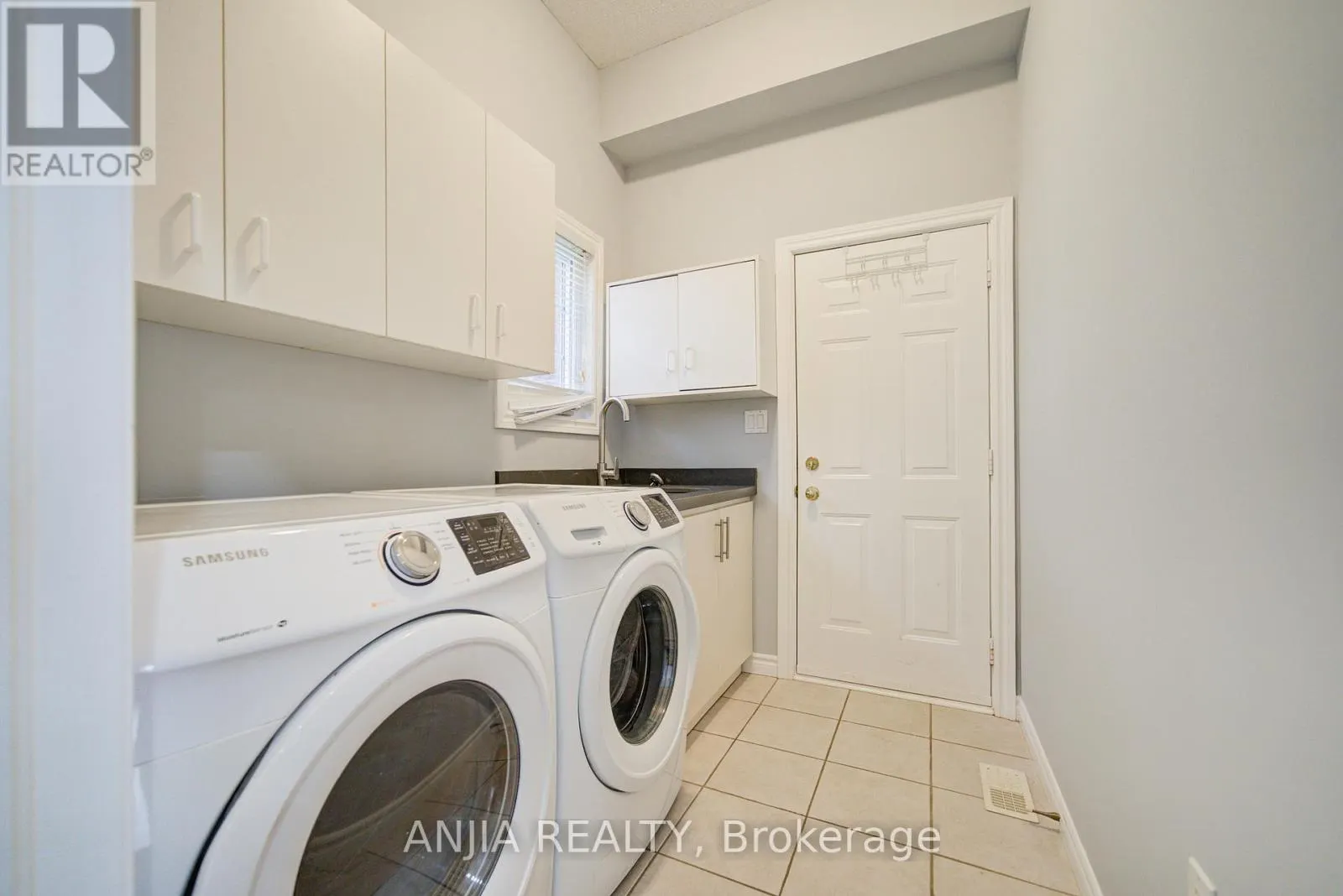 10 THISTLEDOWN CRESCENT