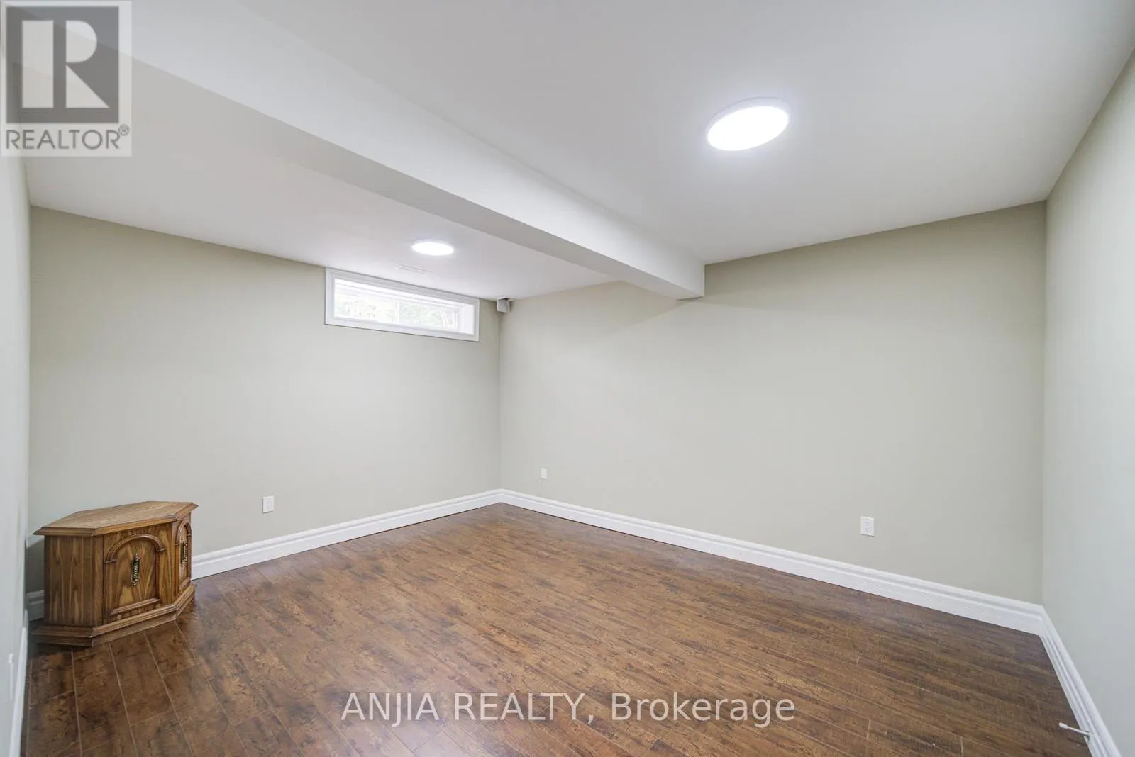 10 THISTLEDOWN CRESCENT