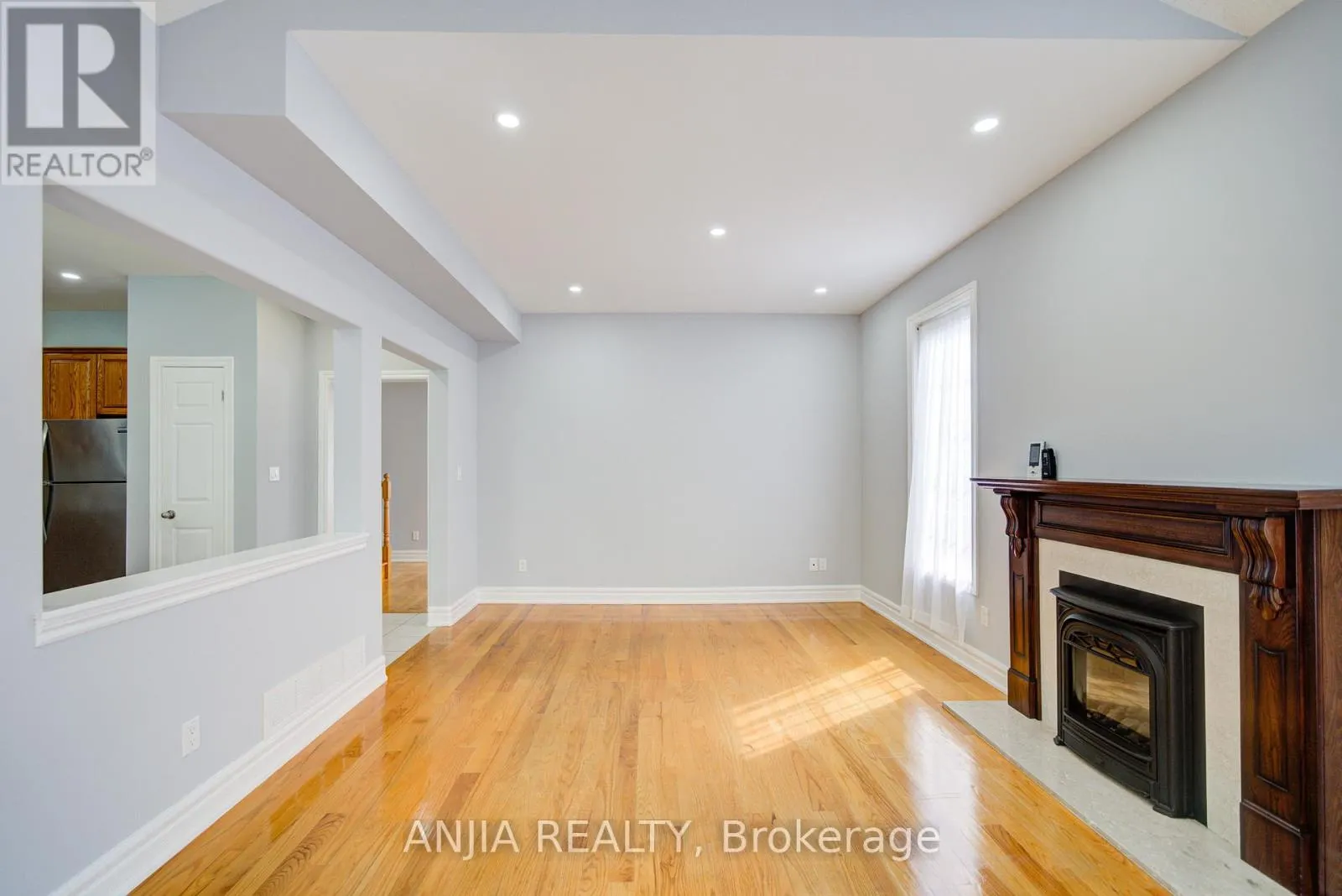 10 THISTLEDOWN CRESCENT