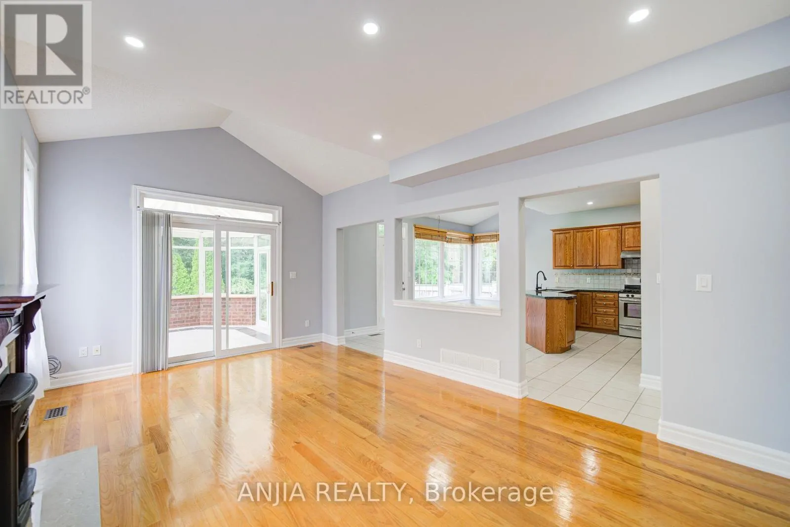 10 THISTLEDOWN CRESCENT