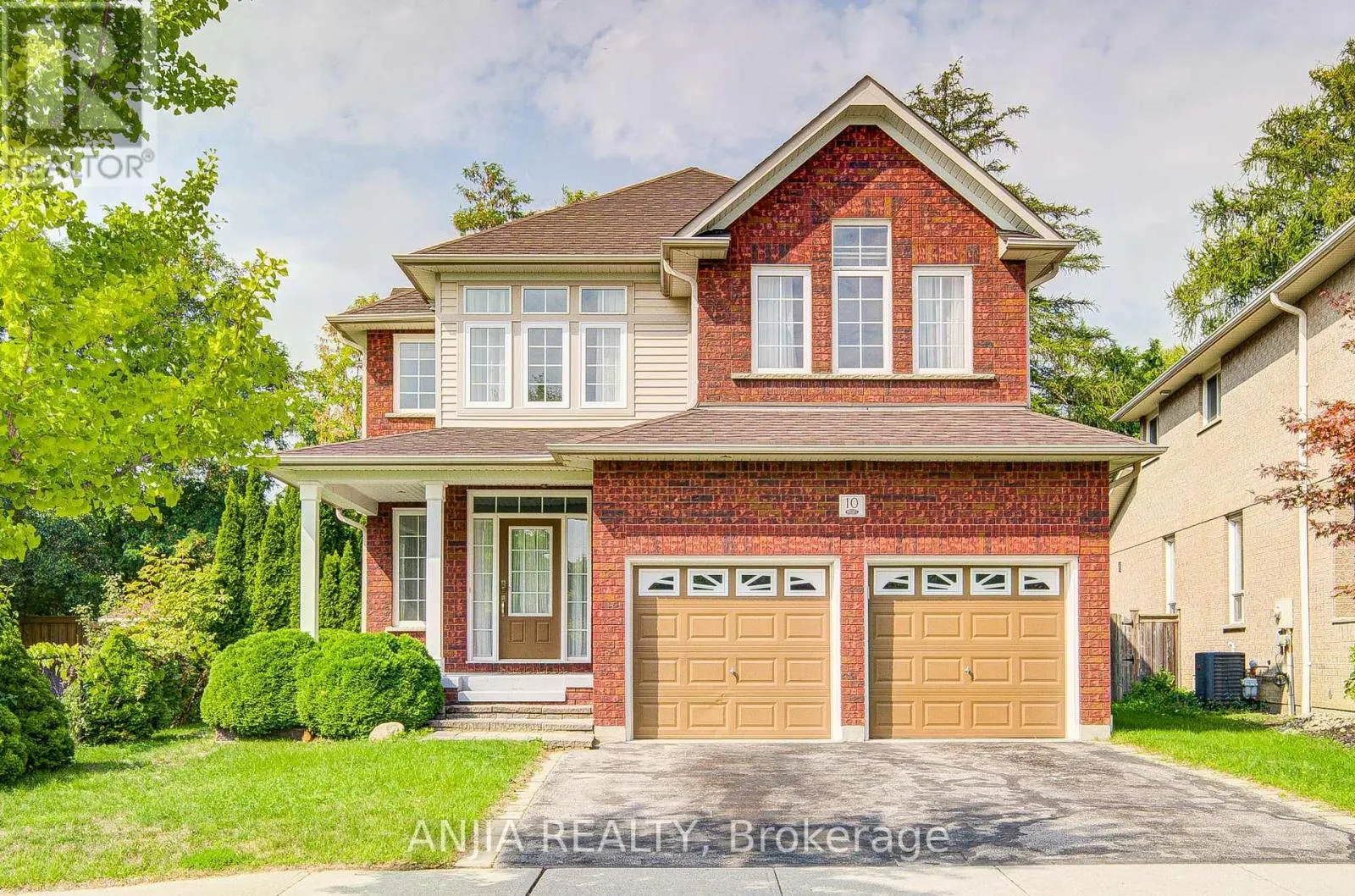 10 THISTLEDOWN CRESCENT