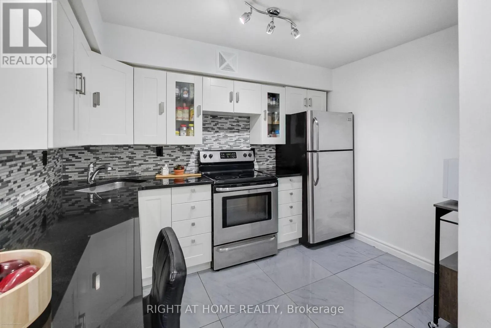 1109 - 4 PARK VISTA
