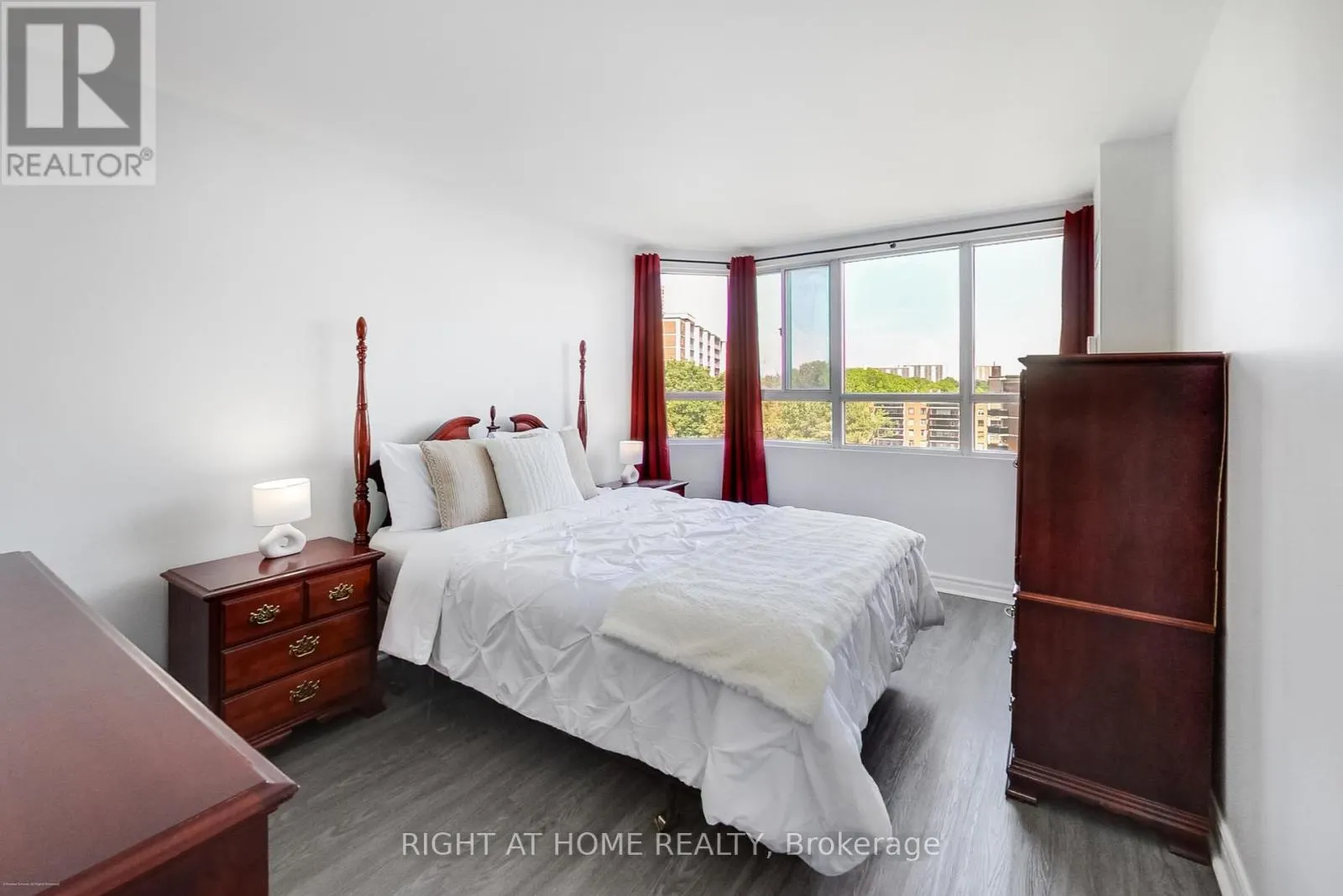 1109 - 4 PARK VISTA