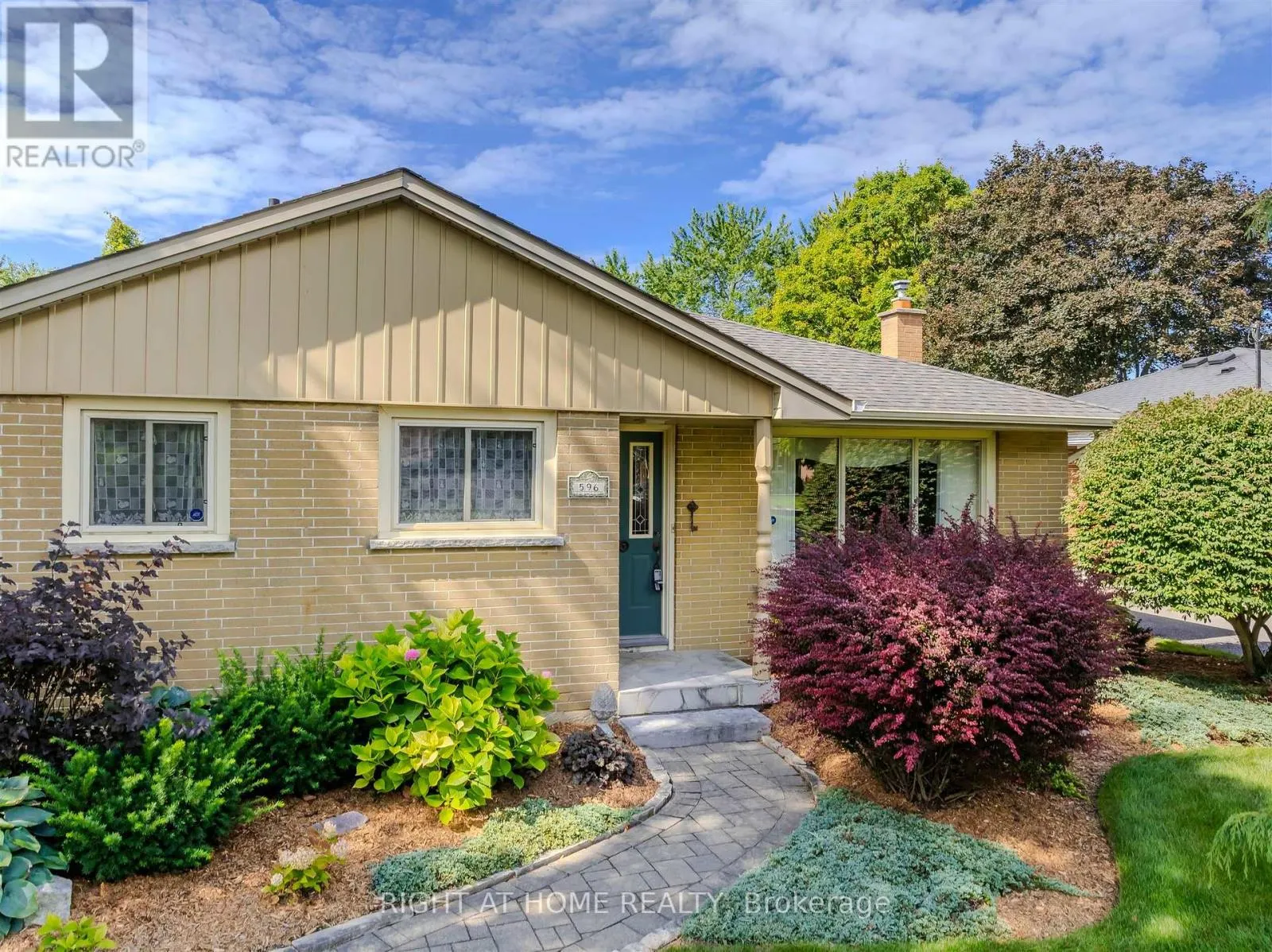 596 WYCHWOOD STREET