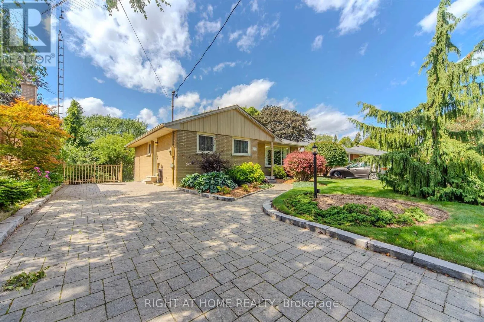 596 WYCHWOOD STREET