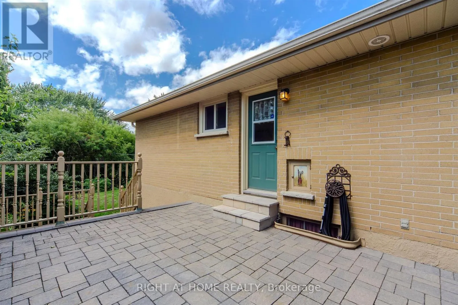 596 WYCHWOOD STREET