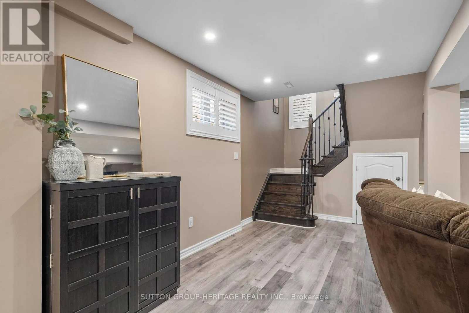 14 SLEEPY HOLLOW PLACE