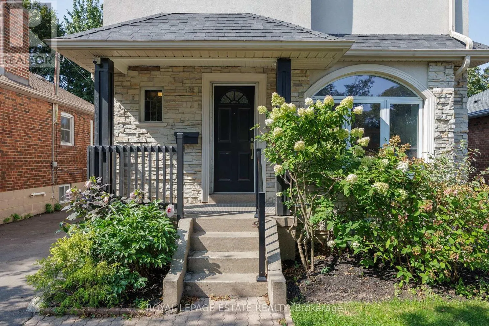 32 MANDERLEY DRIVE