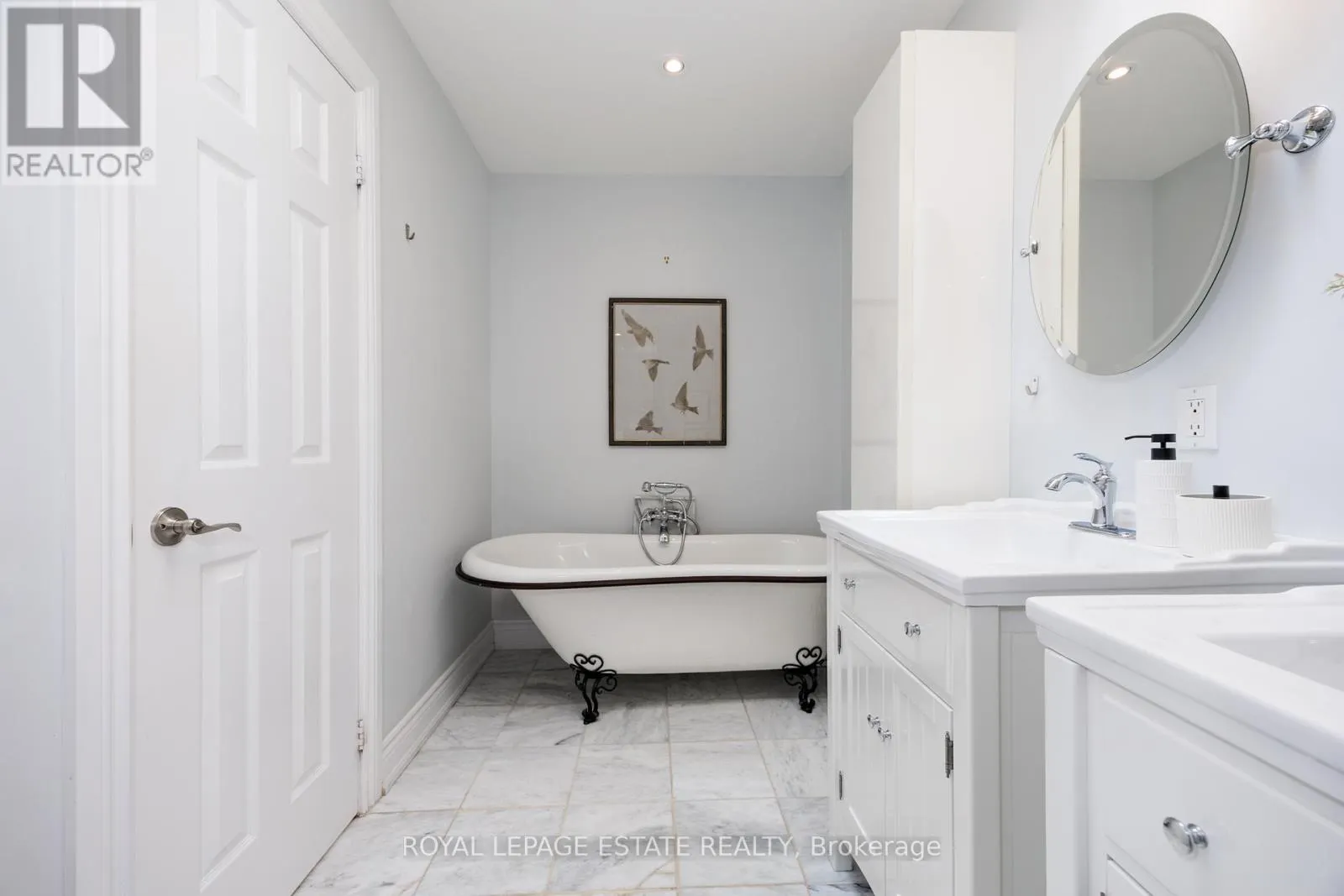 32 MANDERLEY DRIVE
