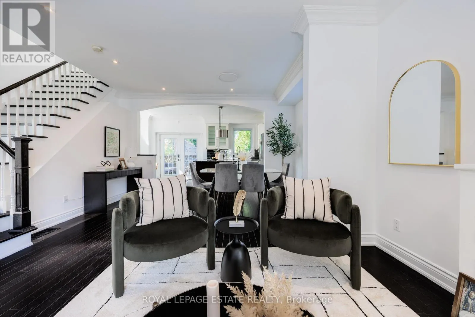 32 MANDERLEY DRIVE