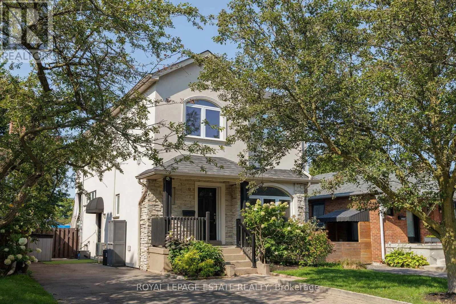 32 MANDERLEY DRIVE