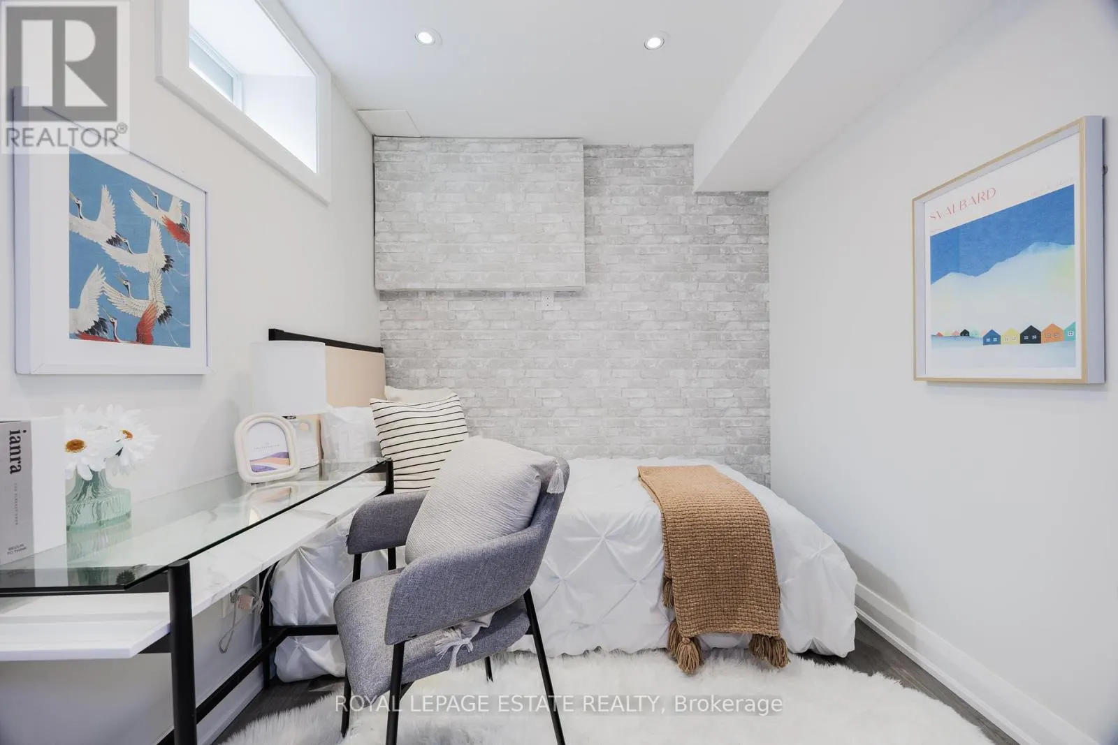 32 MANDERLEY DRIVE