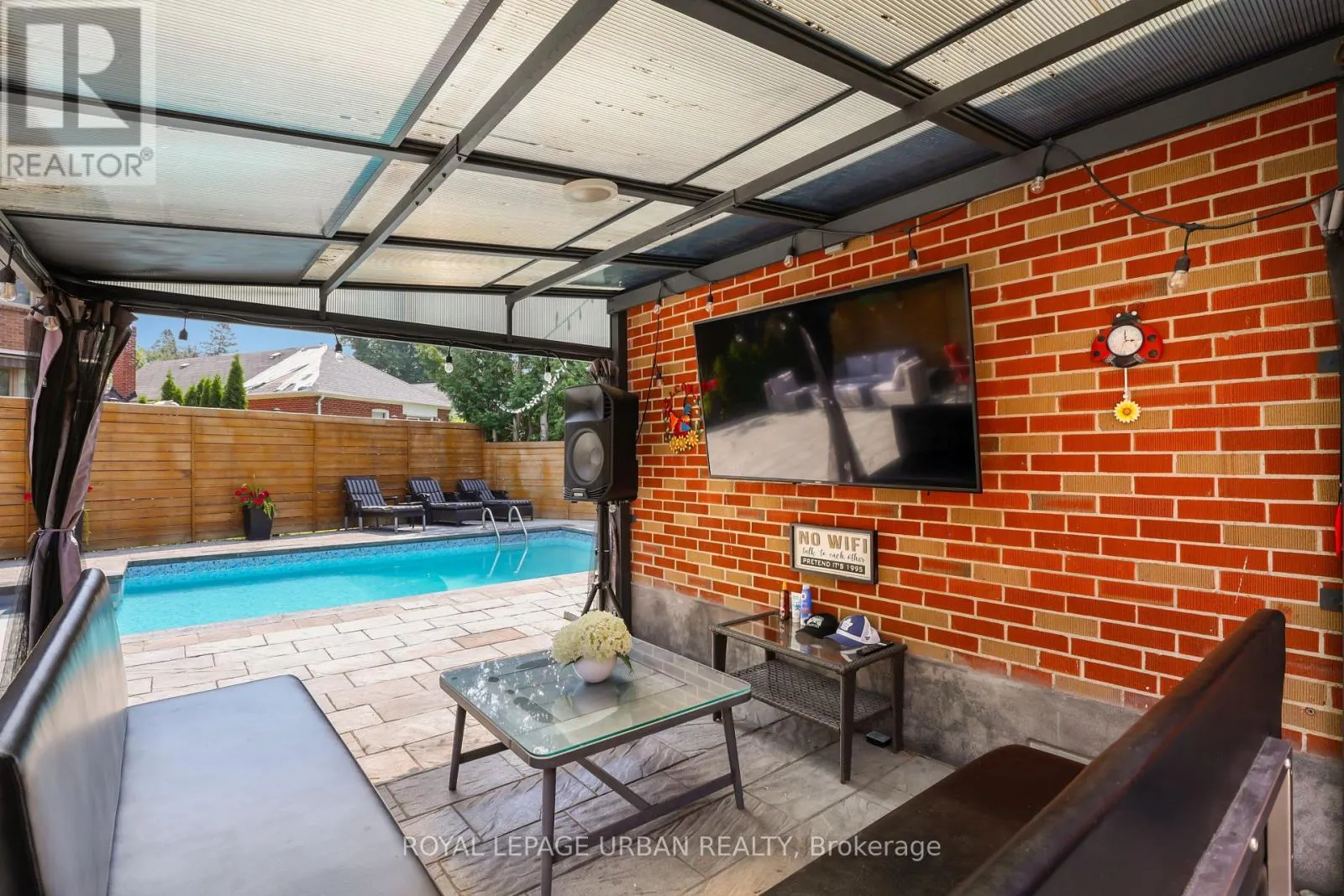 147 PARKVIEW HILL CRESCENT