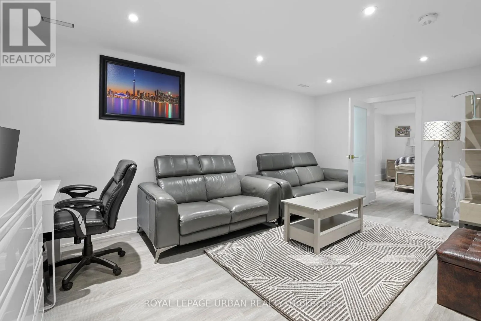 182 PARKVIEW HILL CRESCENT