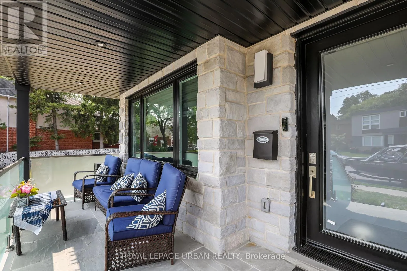 182 PARKVIEW HILL CRESCENT