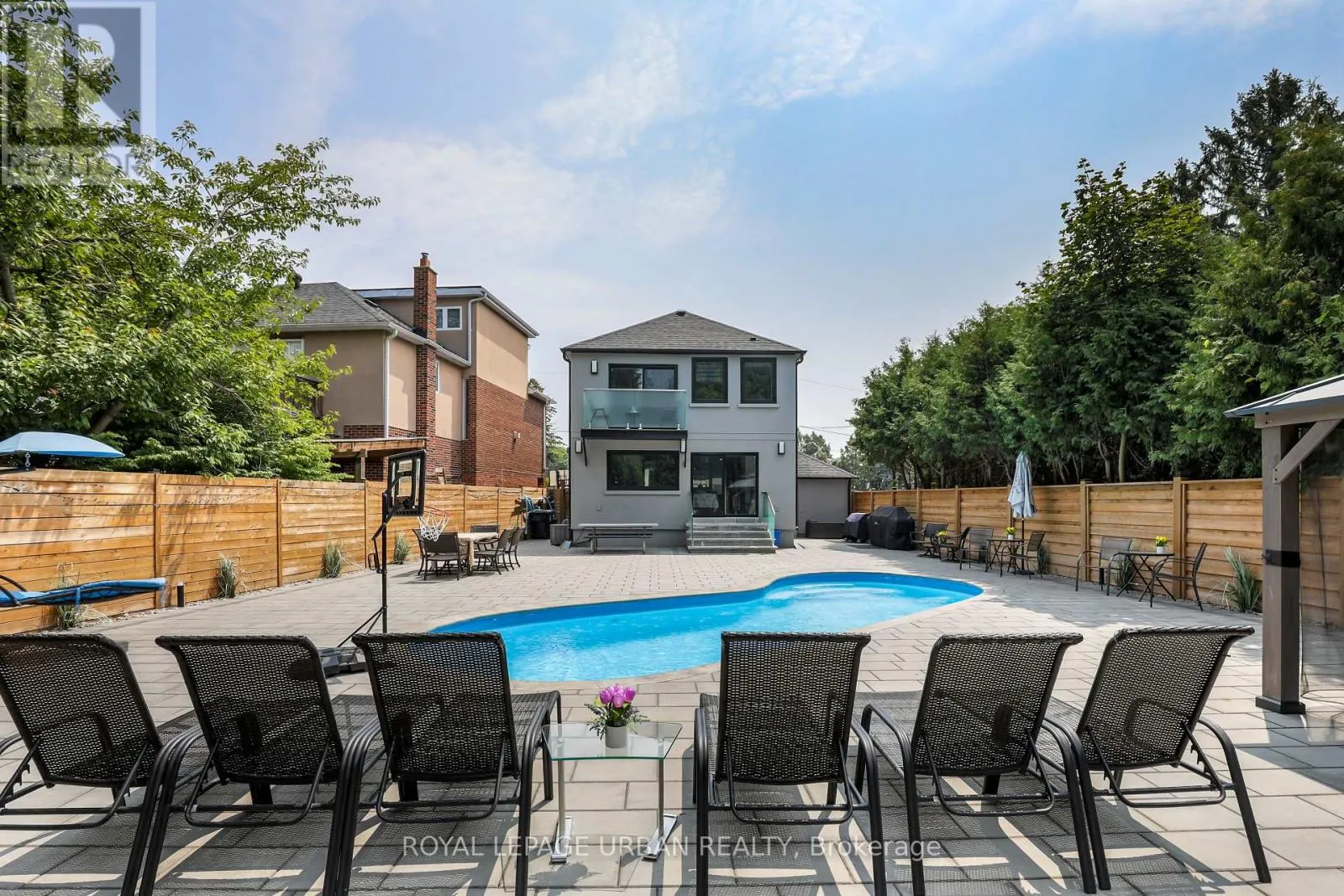182 PARKVIEW HILL CRESCENT