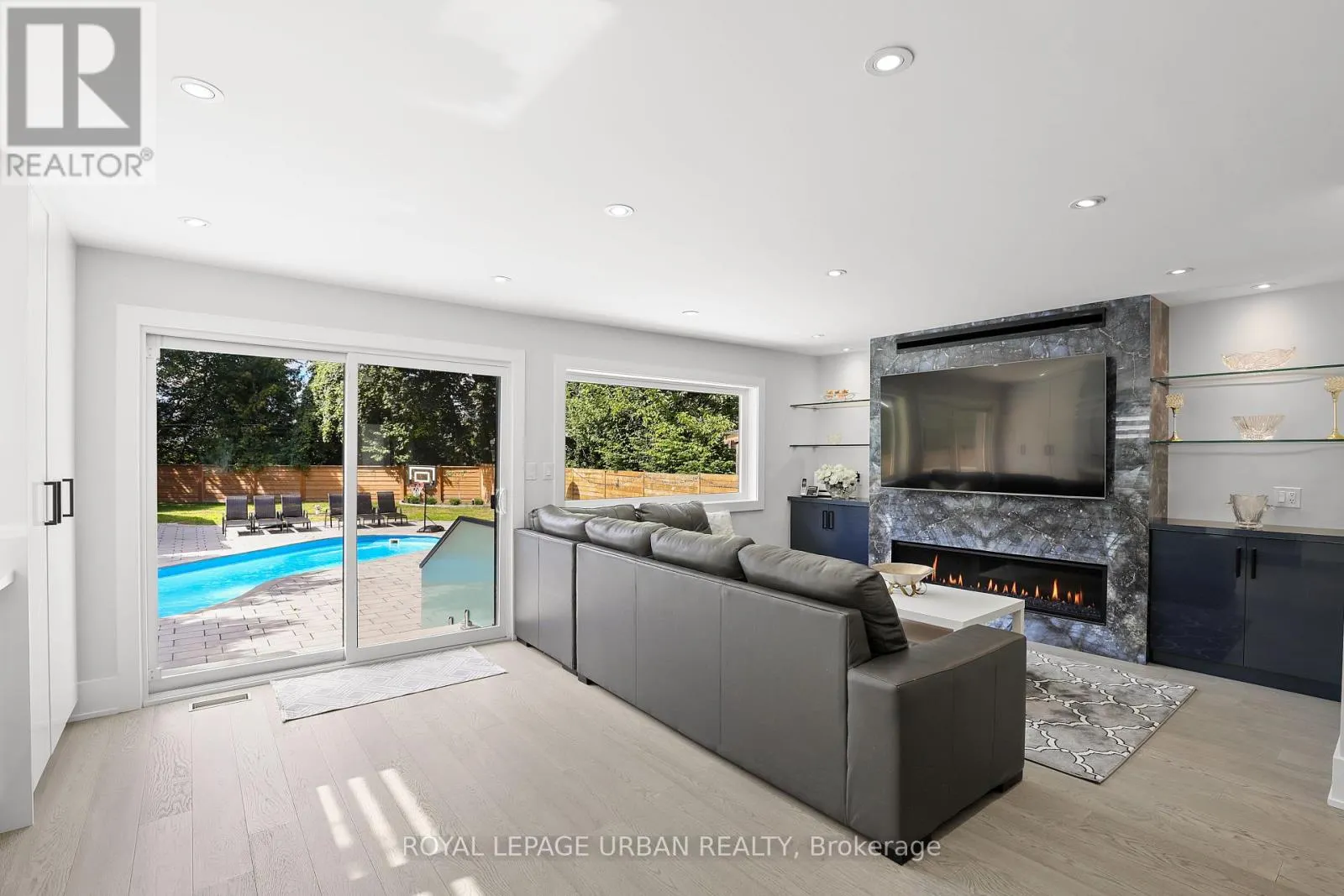182 PARKVIEW HILL CRESCENT