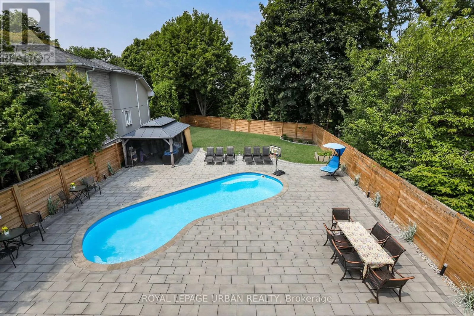 182 PARKVIEW HILL CRESCENT