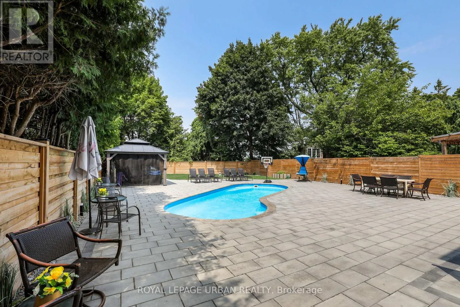 182 PARKVIEW HILL CRESCENT