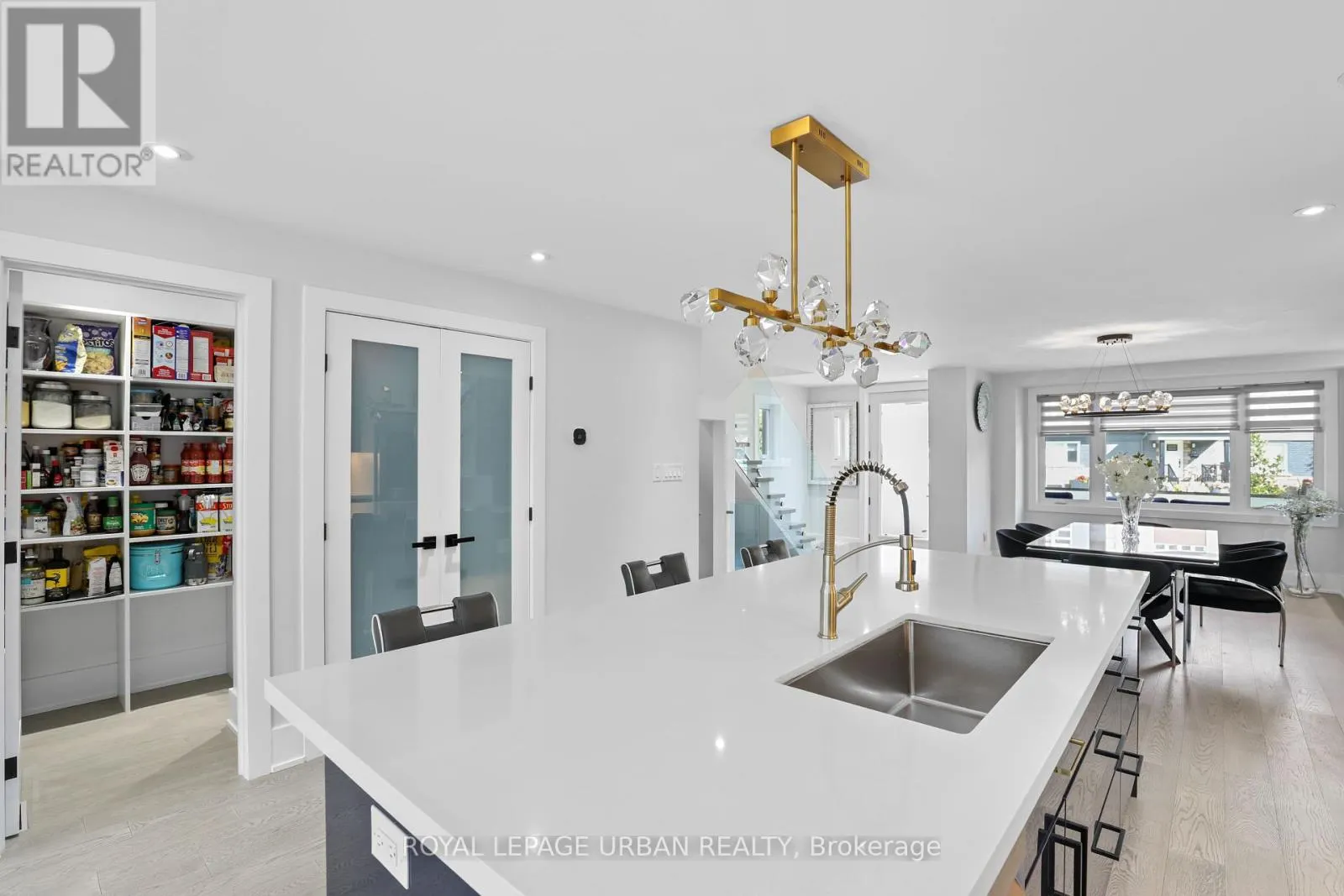 182 PARKVIEW HILL CRESCENT