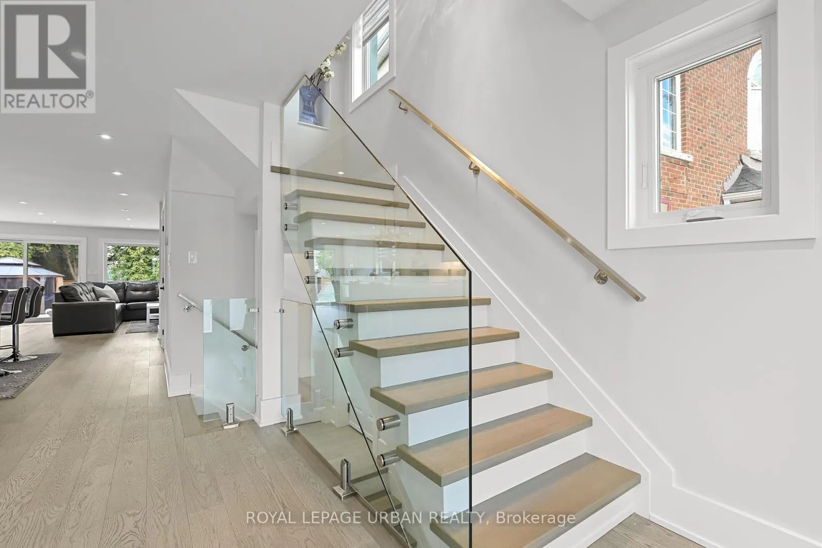 182 PARKVIEW HILL CRESCENT