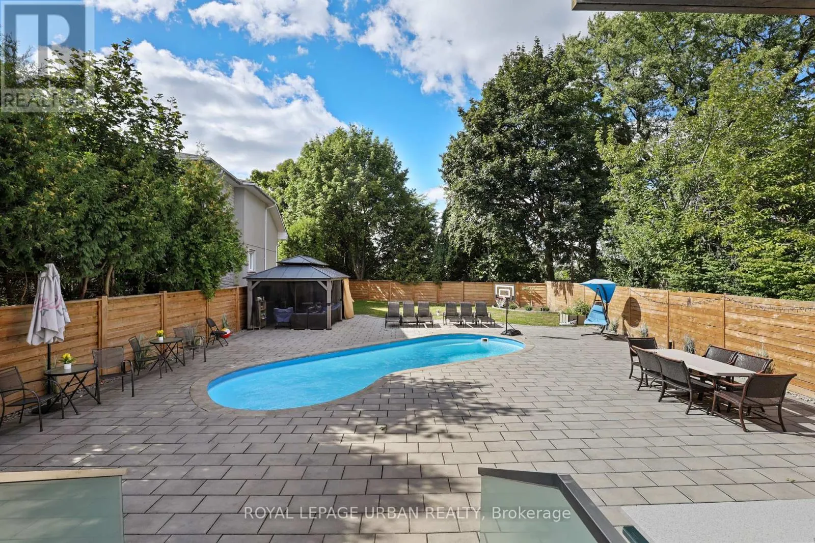 182 PARKVIEW HILL CRESCENT
