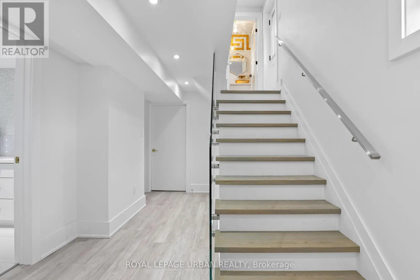 182 PARKVIEW HILL CRESCENT