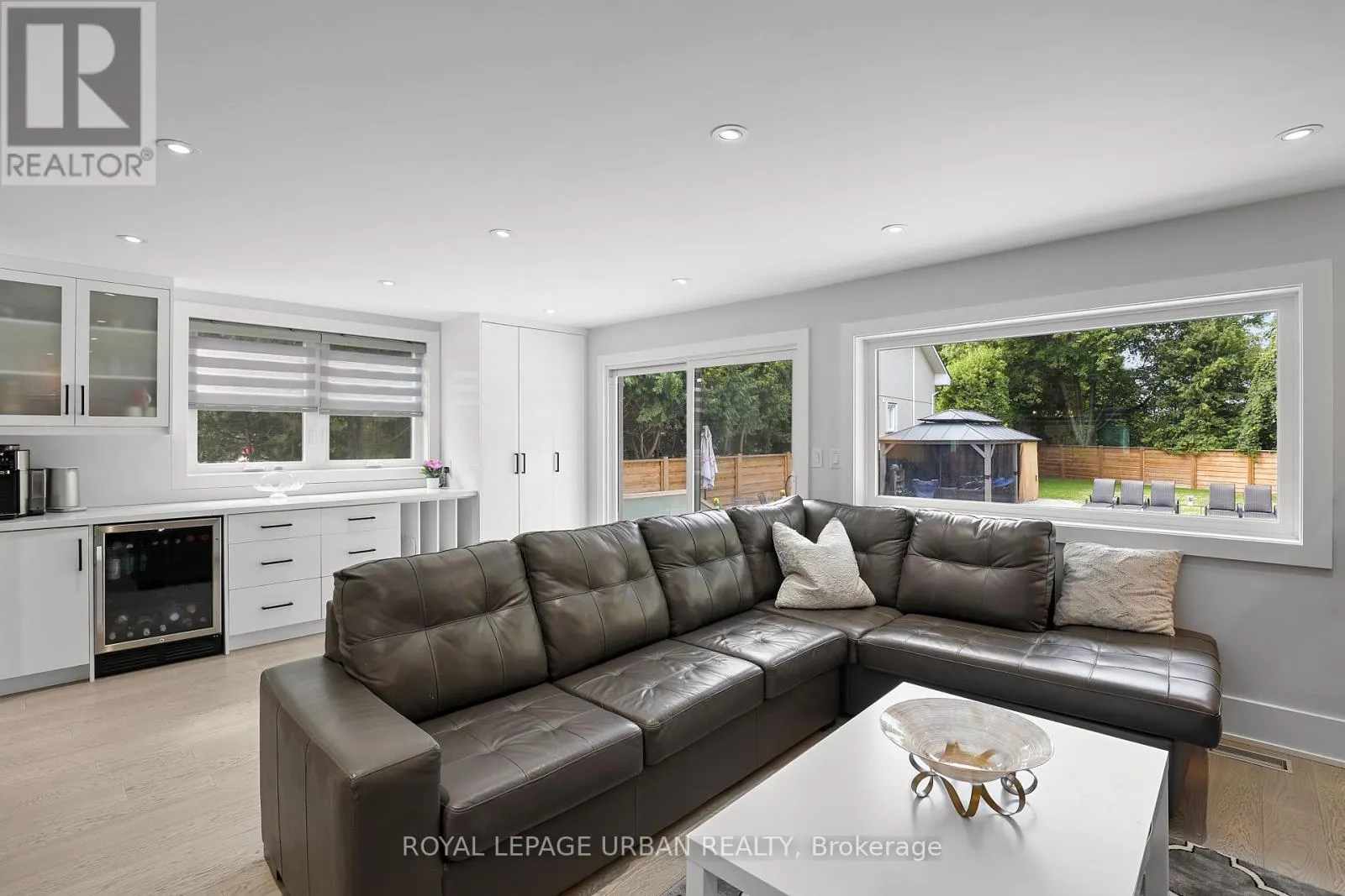 182 PARKVIEW HILL CRESCENT
