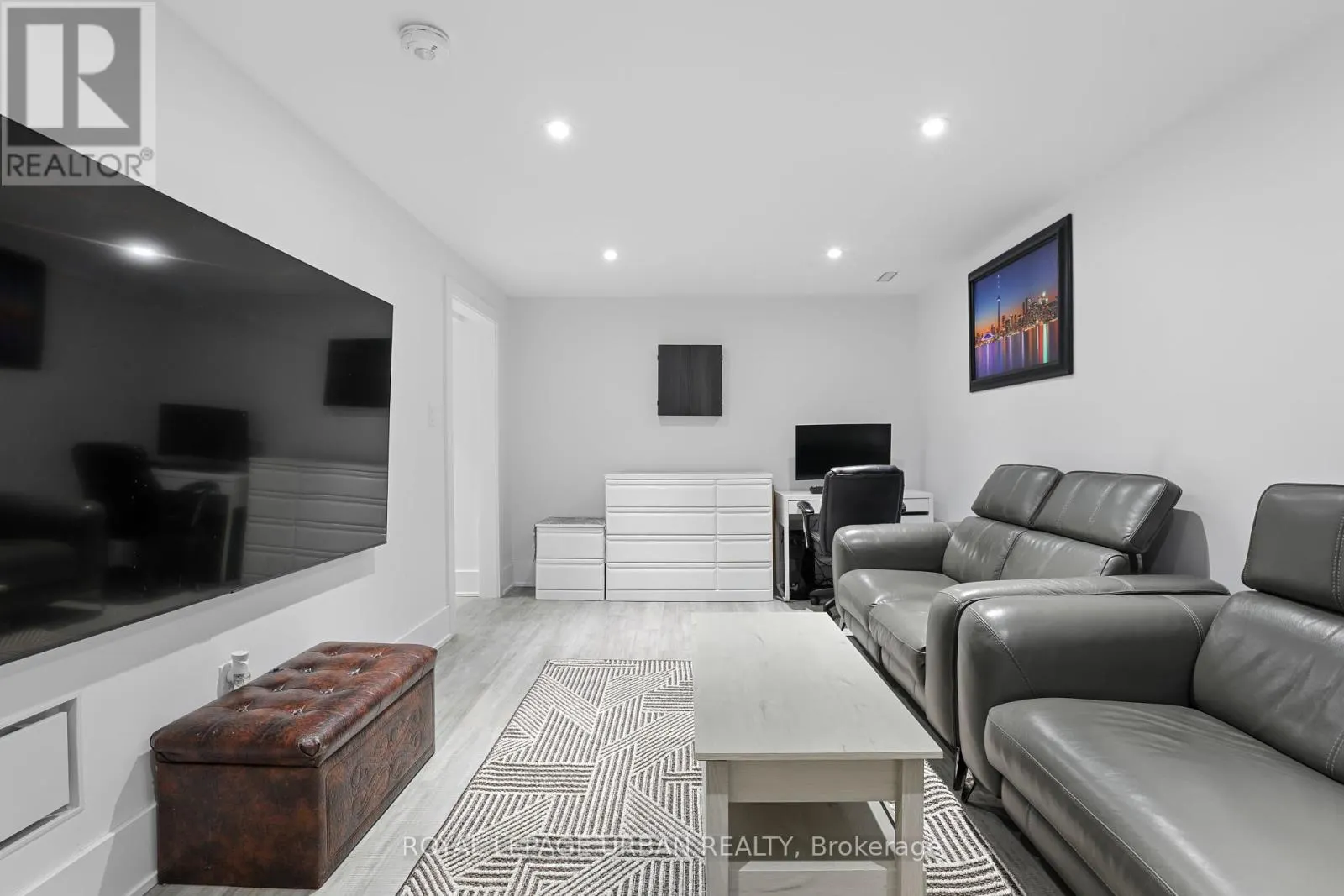 182 PARKVIEW HILL CRESCENT