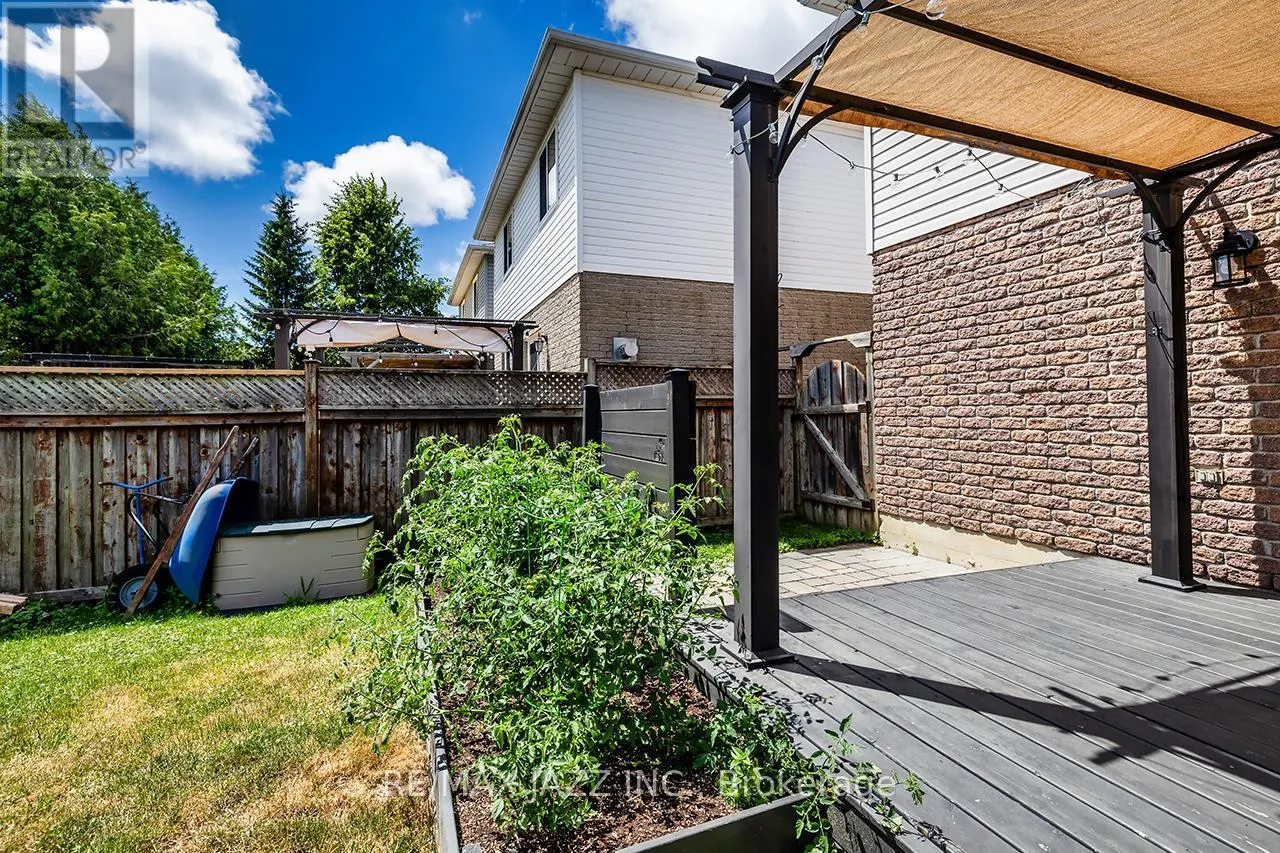 15 DAISEYFIELD AVENUE