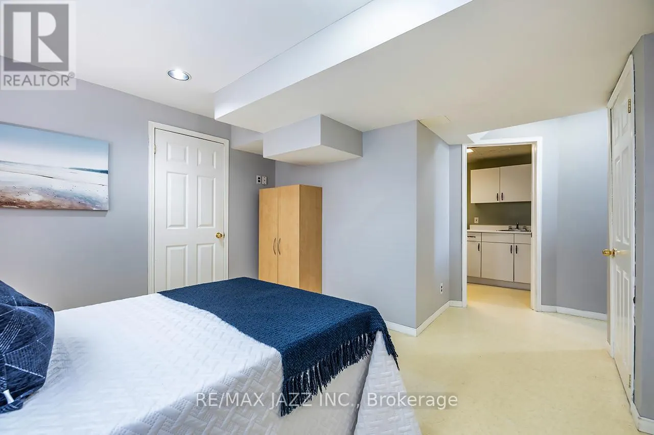 15 DAISEYFIELD AVENUE