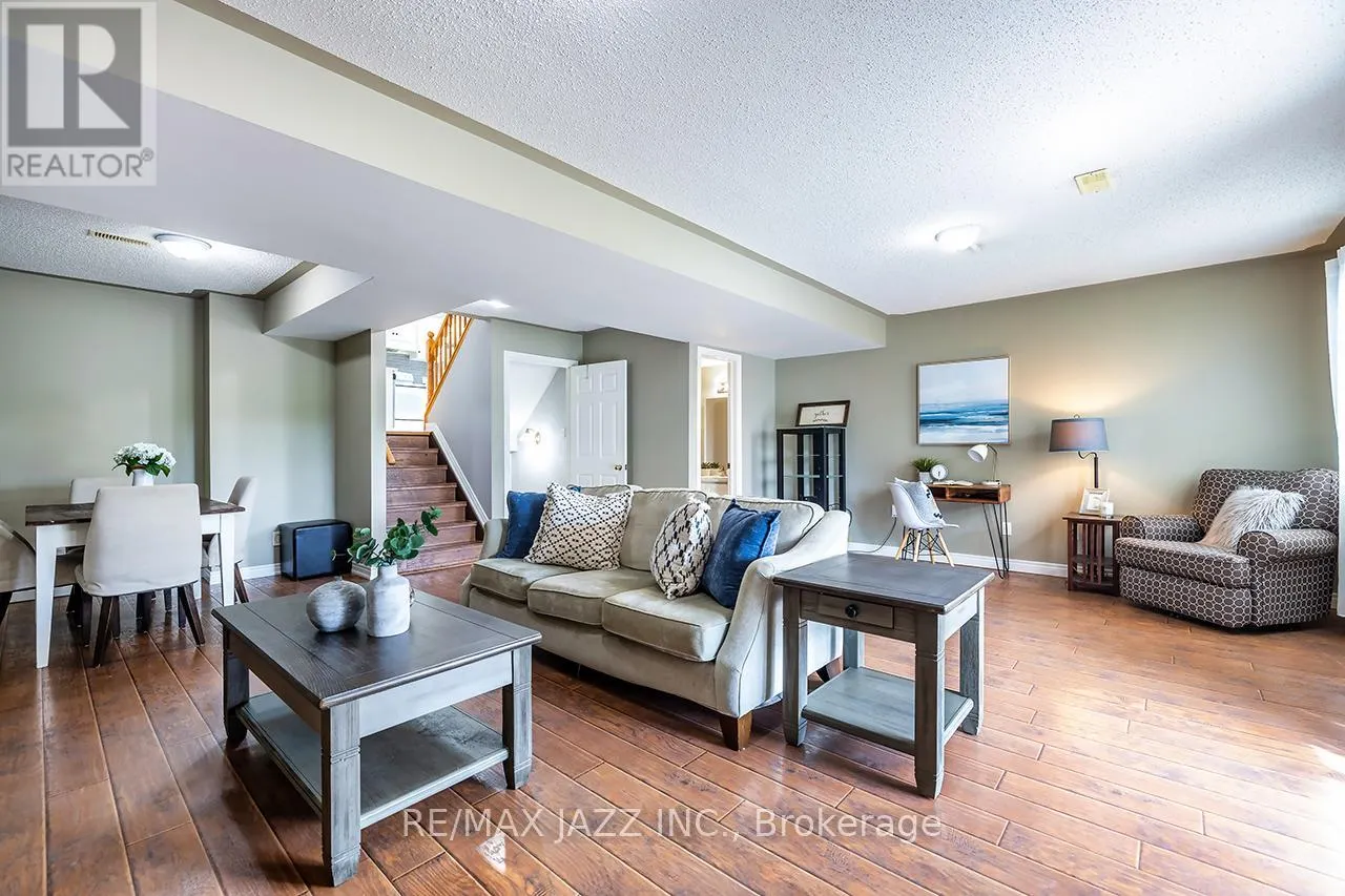 15 DAISEYFIELD AVENUE