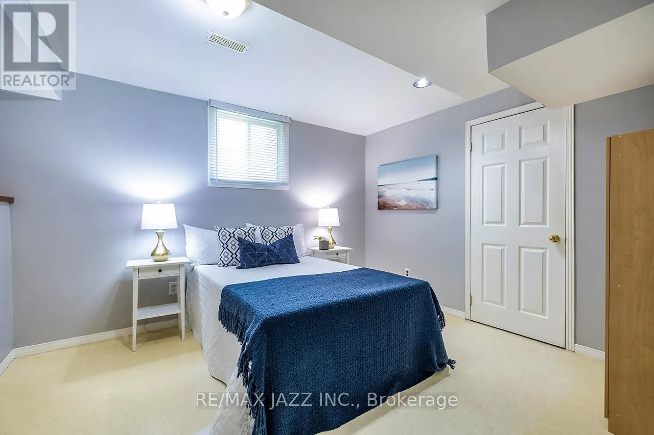 15 DAISEYFIELD AVENUE