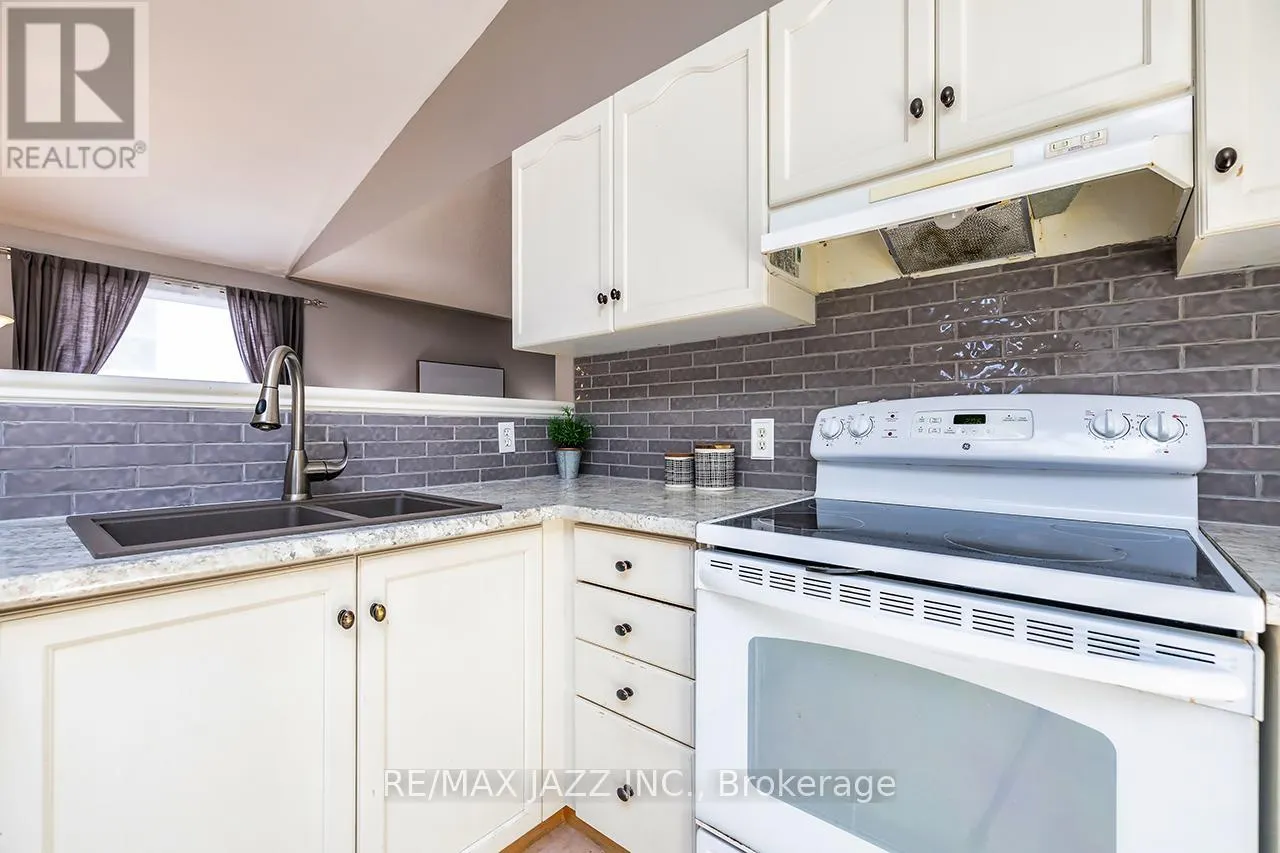15 DAISEYFIELD AVENUE