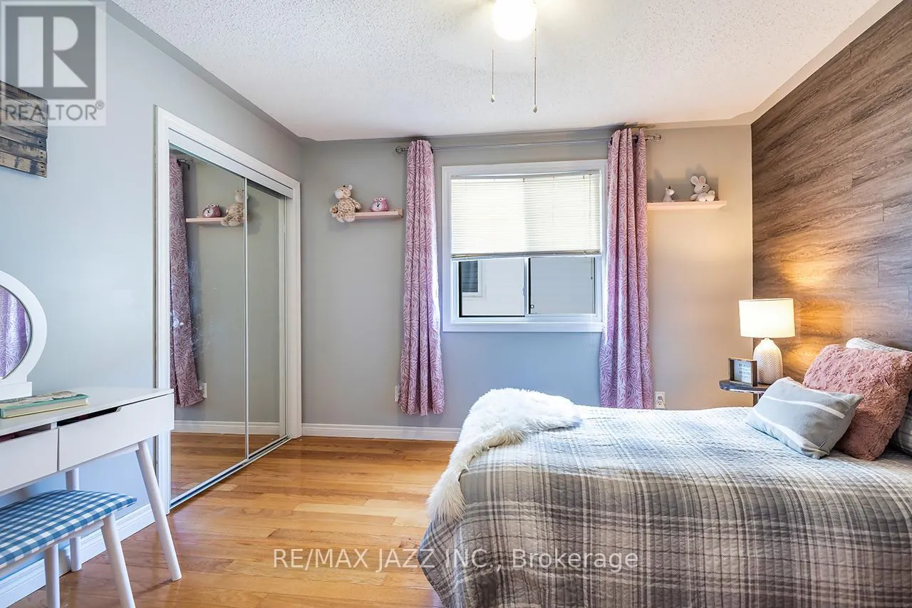15 DAISEYFIELD AVENUE