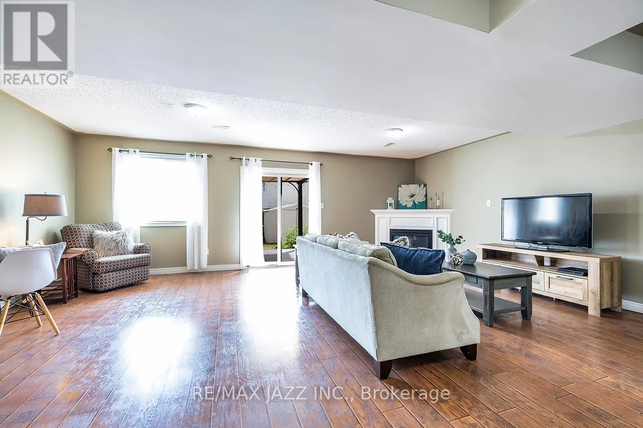 15 DAISEYFIELD AVENUE