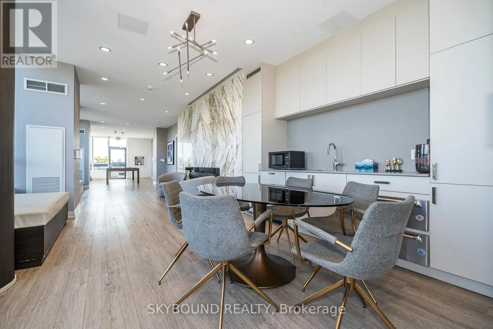 # 805 - 630 GREENWOOD AVENUE