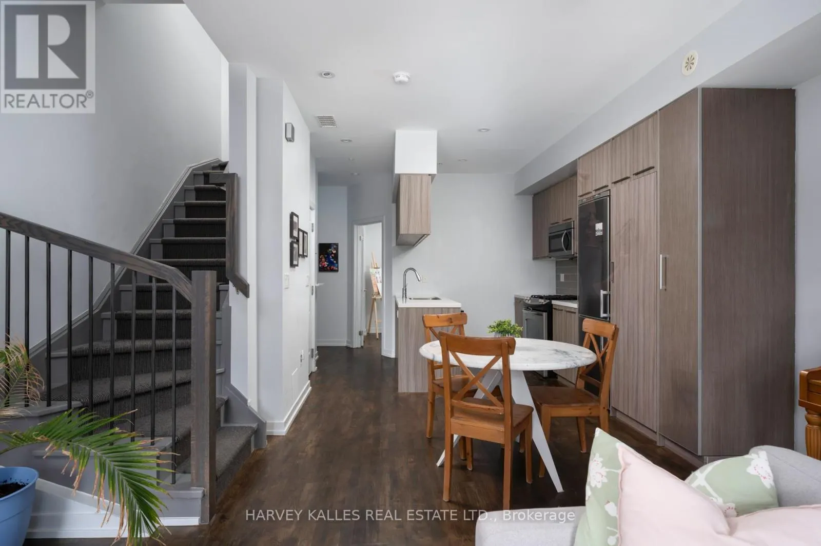 45 - 140 BROADVIEW AVENUE