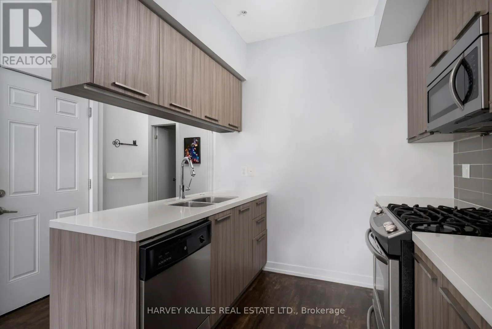 45 - 140 BROADVIEW AVENUE