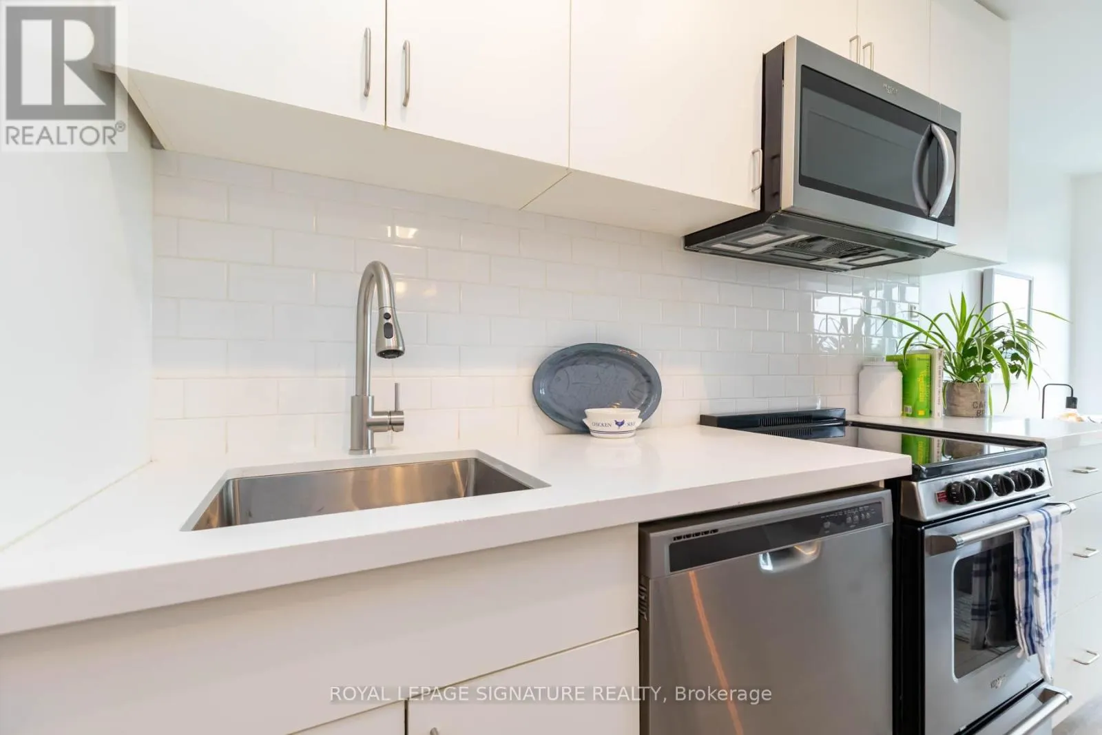 311 - 2799 KINGSTON ROAD