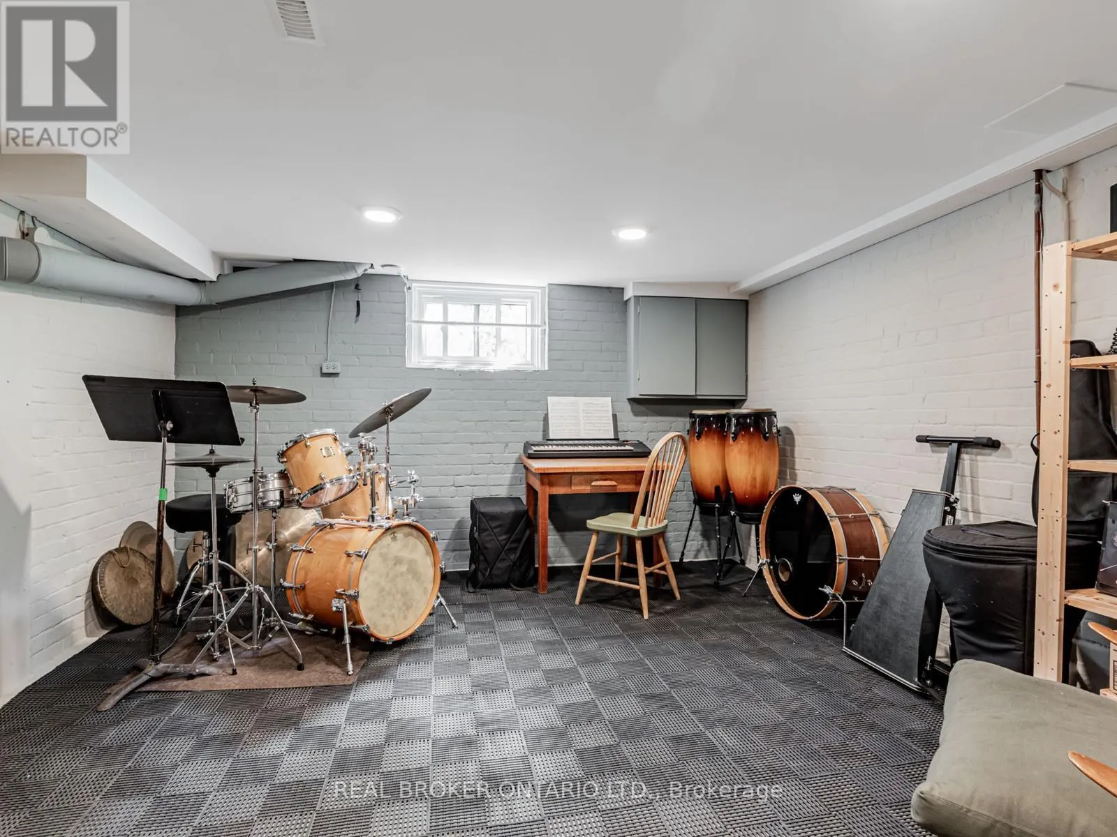 1 PHIN AVENUE