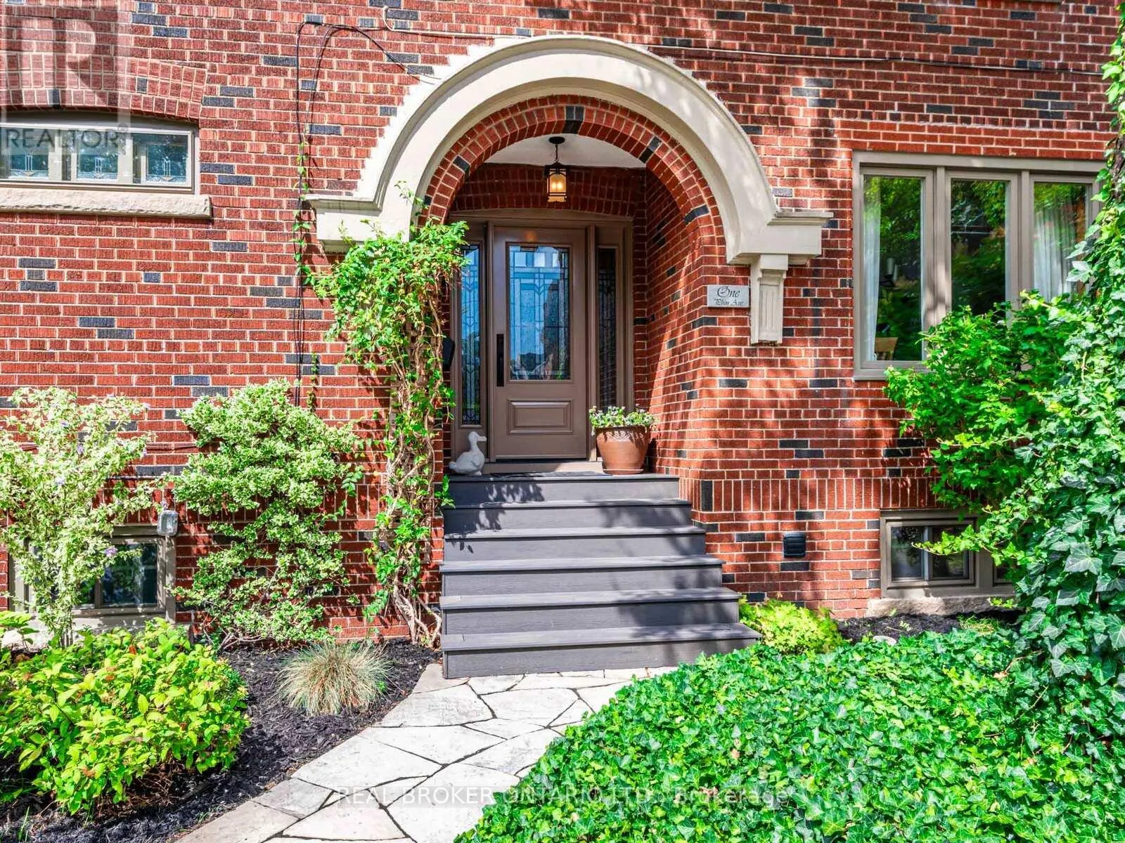 1 PHIN AVENUE