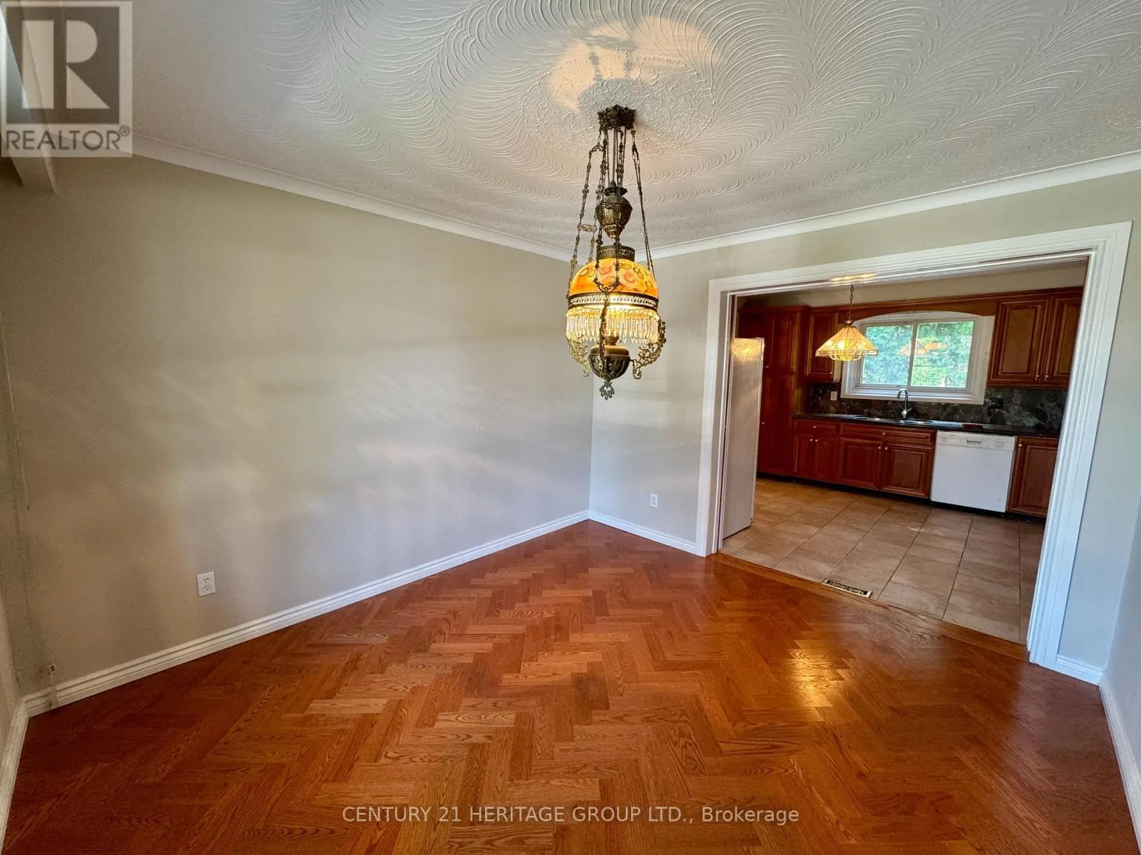 584 ARNHEM DRIVE