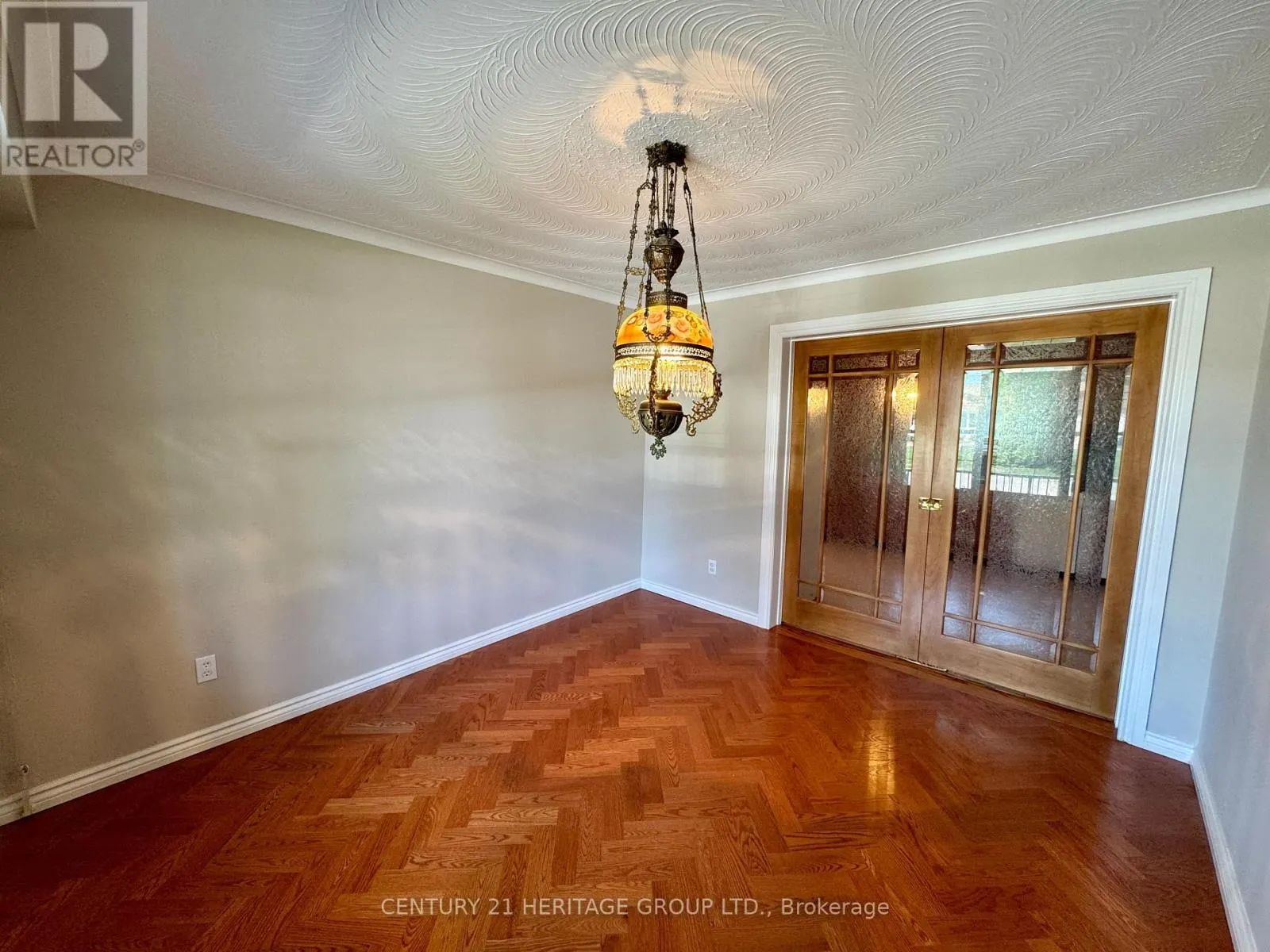 584 ARNHEM DRIVE