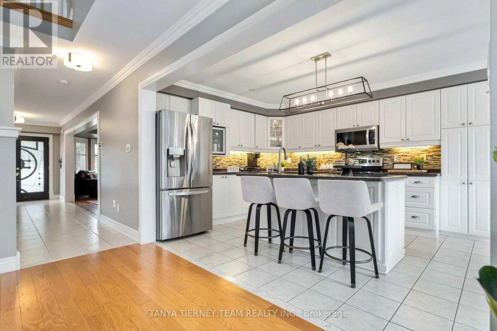11 CLARIDGE CRESCENT