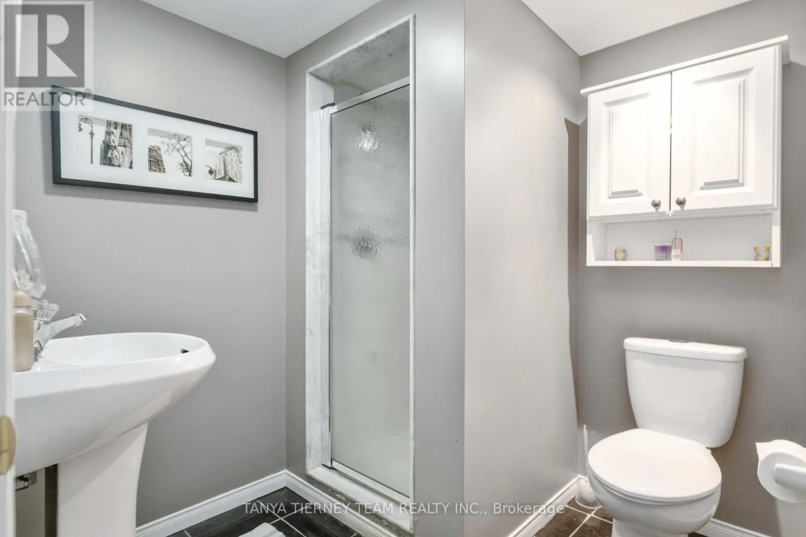 11 CLARIDGE CRESCENT