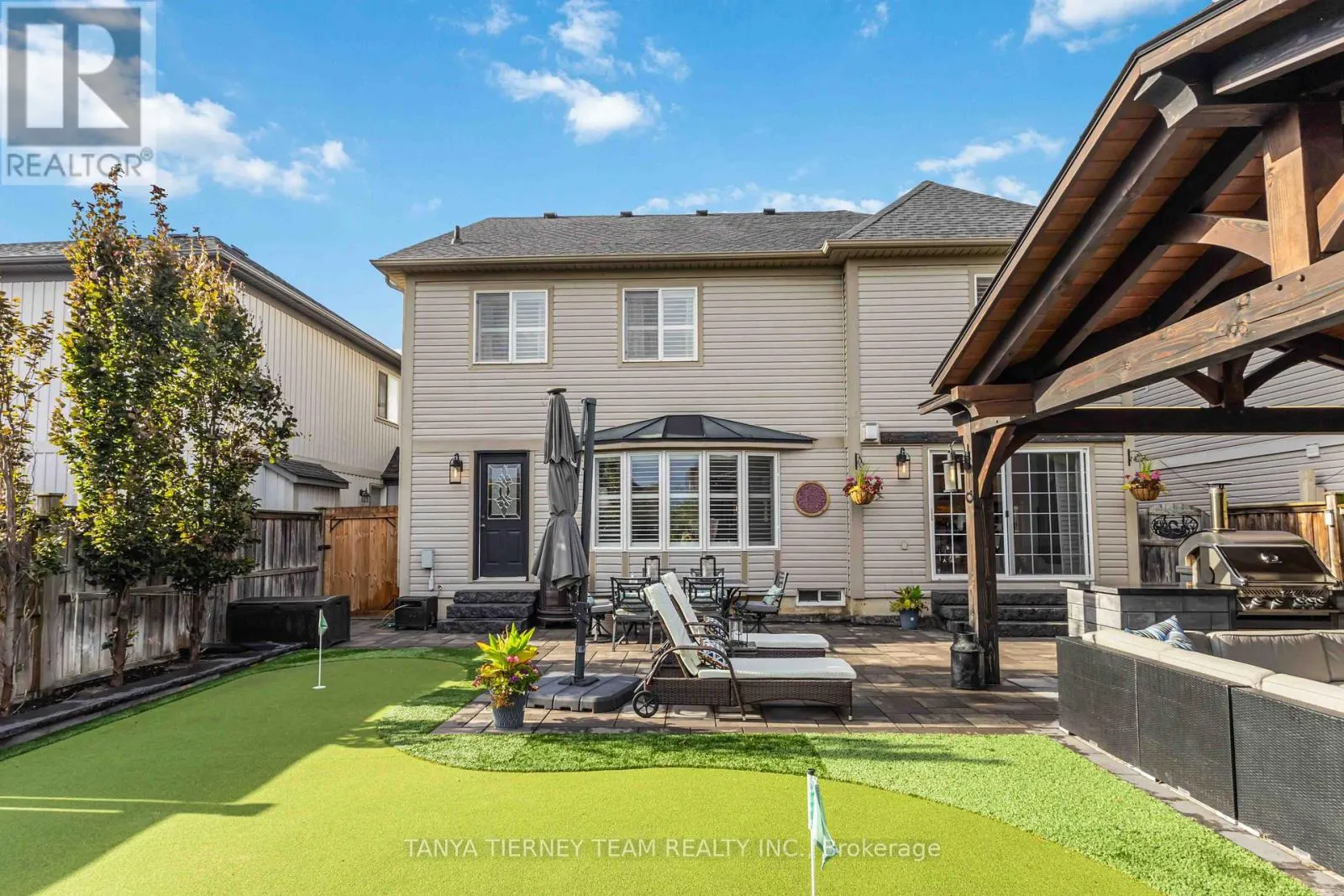 11 CLARIDGE CRESCENT